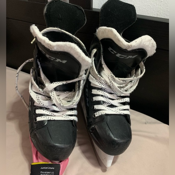 CCM Other - CCM kids skates size 2 with trainers